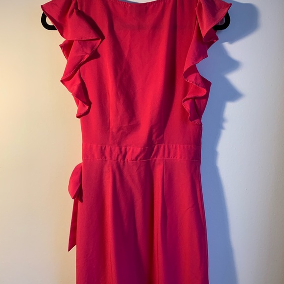 Who What Wear Flutter Sleeve V-Neck Midi Dress - Picture 5 of 5